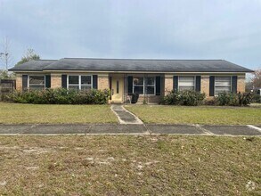 Building Photo - Large 3 Bedroom 2 Bath on Corner Lot!!