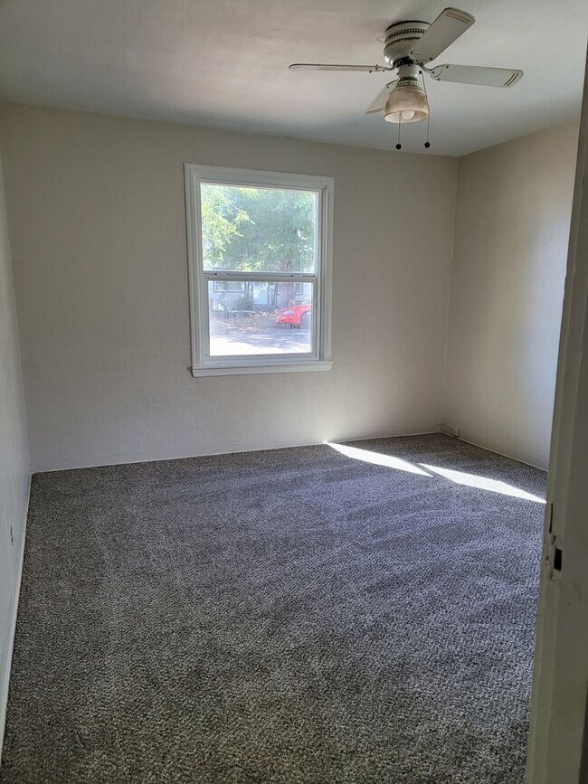 Building Photo - Supper cute 3 bedroom 1 bath house. This house has lots of charm.  The upstairs is one big bedroo...