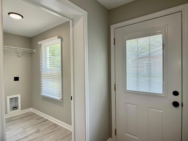 Building Photo - 103 Crescent Dr