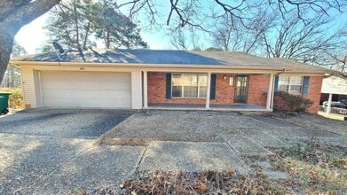 Building Photo - 101 Shamrock Dr