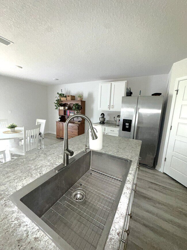 Building Photo - 5847 Belmont Stakes Rd