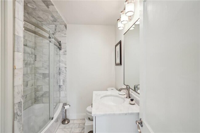 Building Photo - 783 Livingstone Pl