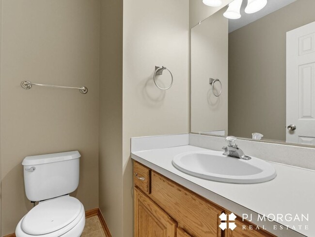 Building Photo - 3 Bedroom, 3 Bathroom - Available Immediately