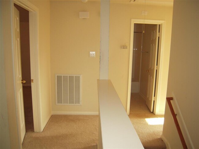 Building Photo - 4242 Daisy Meadow Dr