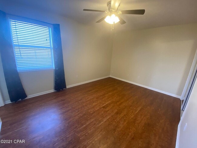 Building Photo - 610 E Pine Forest Dr