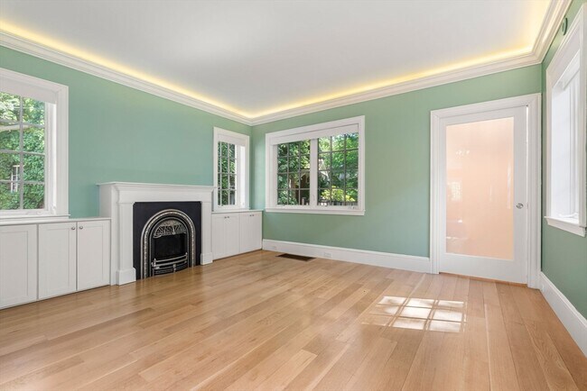 Building Photo - 4 Gracewood Park