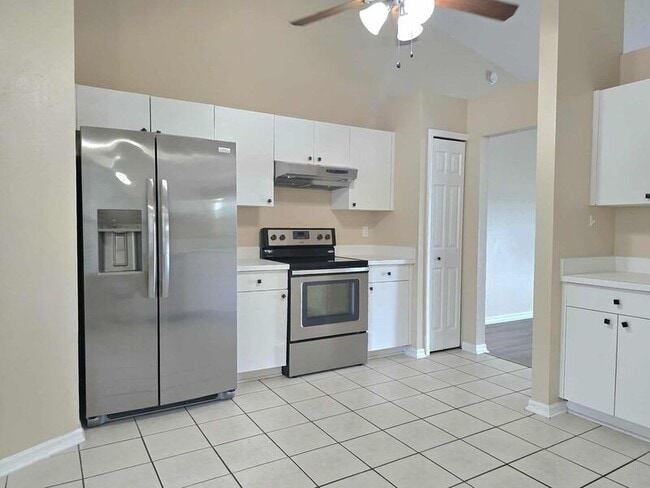 Building Photo - 696 Jessanda Cir