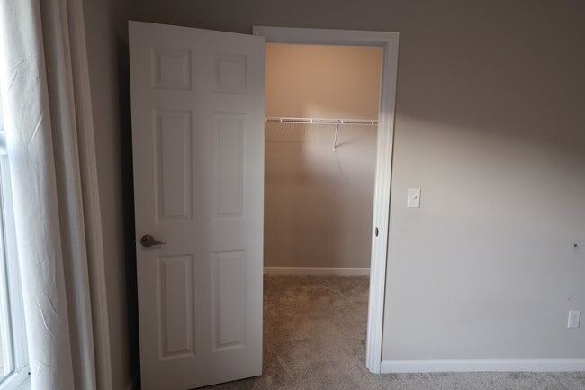 Building Photo - 2951 Daylily Dr