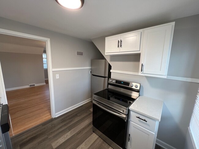 Building Photo - 722 W Olin Ave