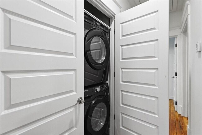 Building Photo - 111 Clifton St SE