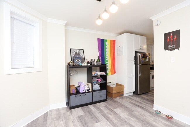 Building Photo - 3839 N Greenview Ave