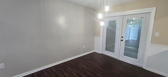 Building Photo - 4050 SE 22nd Ave