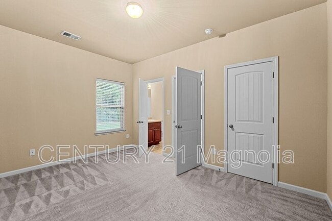 Building Photo - 2203 Grandwood Ln