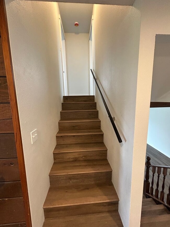Building Photo - Fully Remodeled Five Bedroom House for Rent!