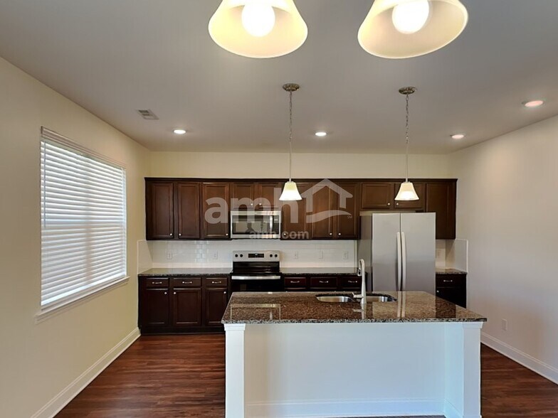 Building Photo - 4005 Birchfield Pl