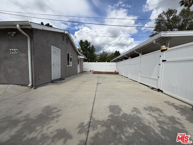 Building Photo - 18601 Hiawatha St