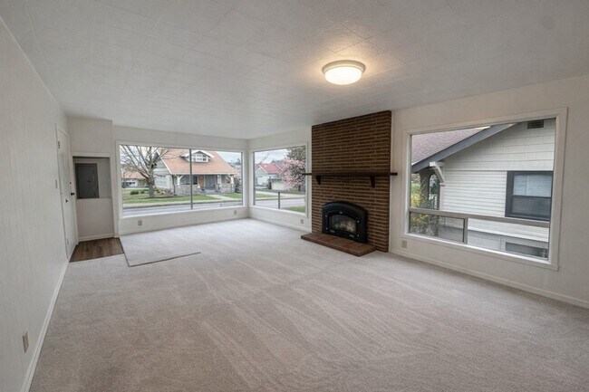 Building Photo - 811 N 3rd St