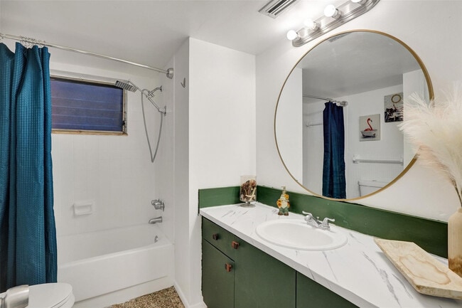 Building Photo - 1690 NE 191st St