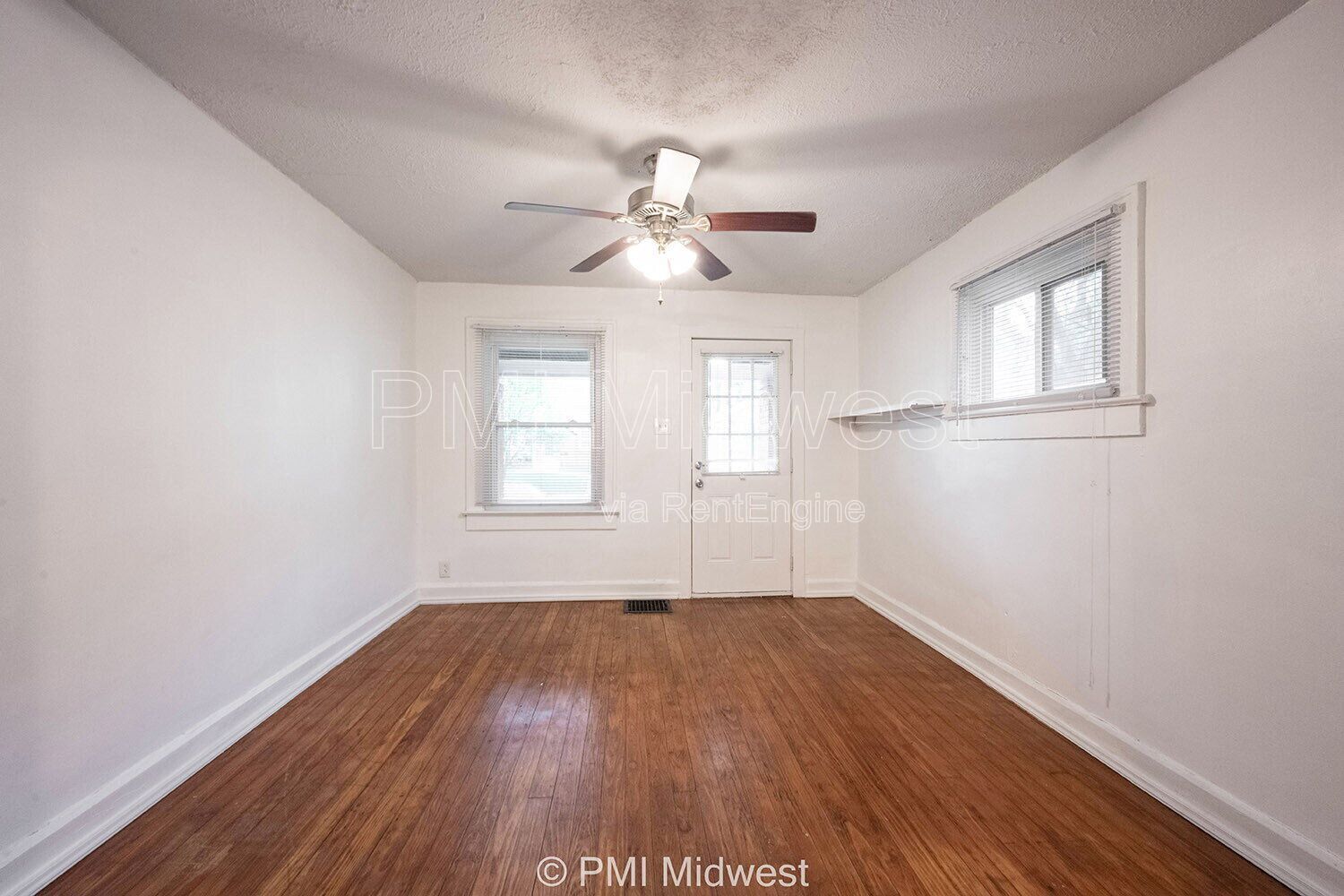 Building Photo - 1450 N Gladstone Ave