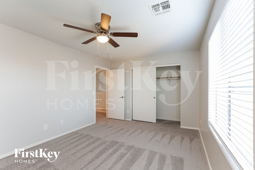 Building Photo - 15447 W Yucatan Dr