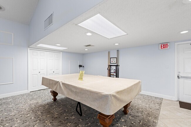 Building Photo - 8555 Bella Vista Dr