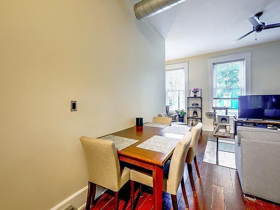 Building Photo - Condo in Italianate building in Over-the-R...