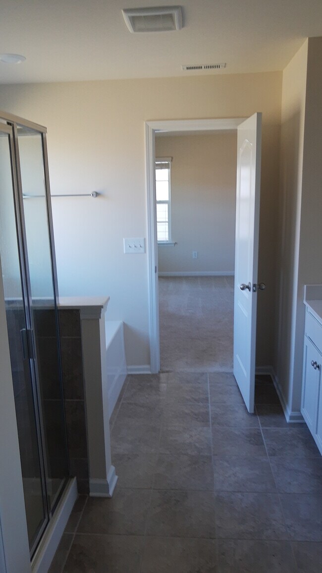 Master Bath - 1024 Easley St