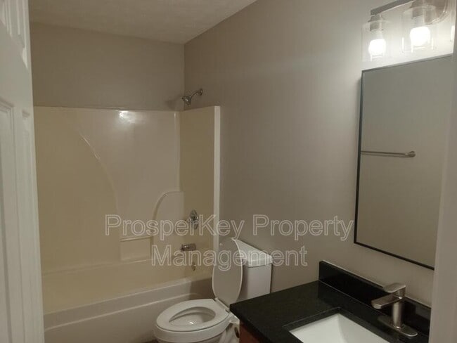 Building Photo - 721 Pine Hill Ct