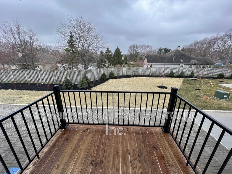 Building Photo - 635 Golborne St