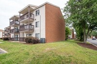 Building Photo - Awesome 1BR Condo w Amenities, Hampton