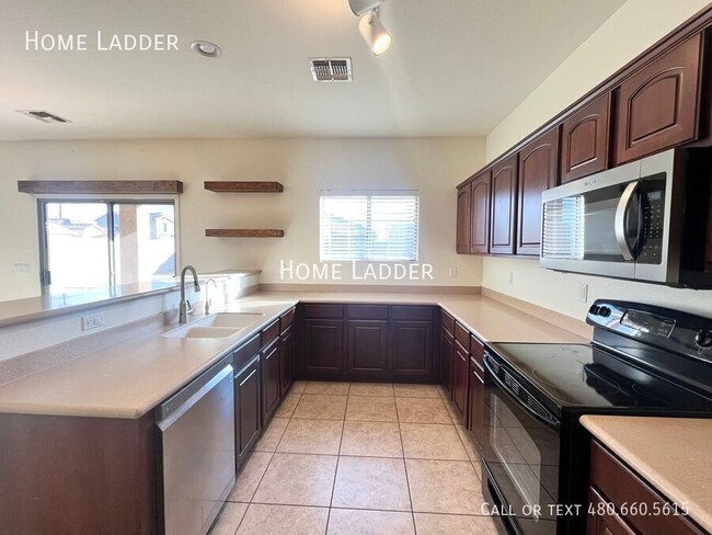 Building Photo - Beautiful Two Story - 3 Bed, 2.5 Bath San ...