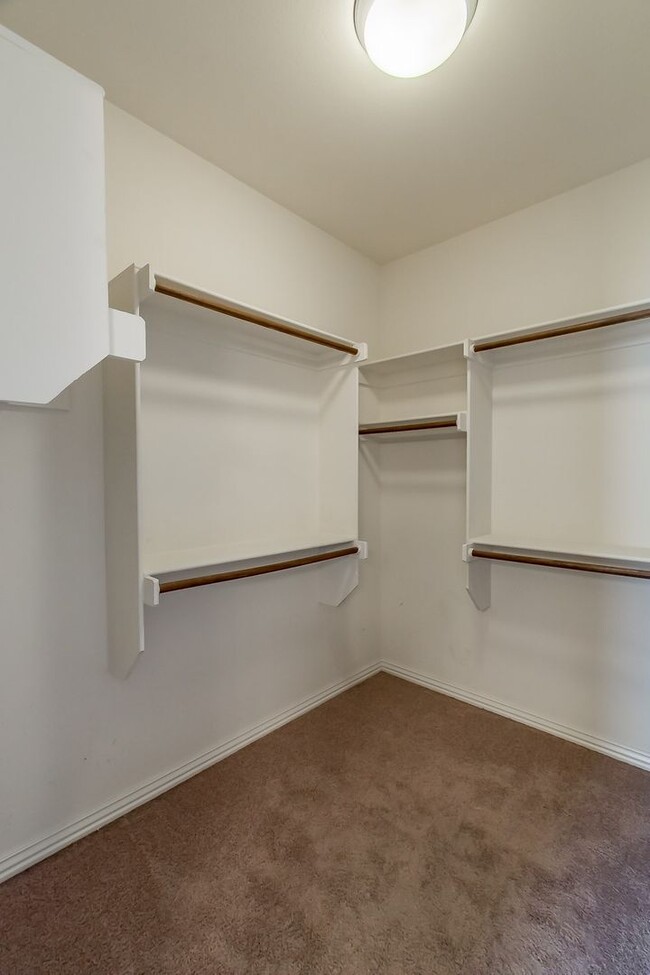 Building Photo - Like New 3 Bedroom Home near Stonebridge M...