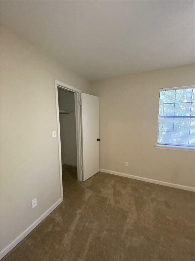 Building Photo - 3701 Donovan Dr