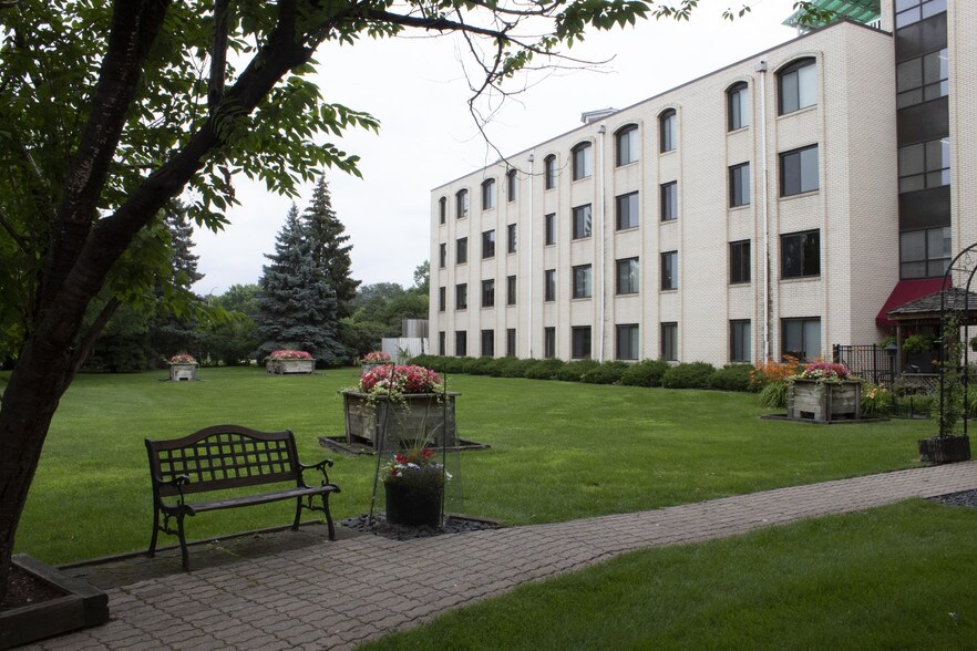 Building Photo - 3420 Heritage Dr