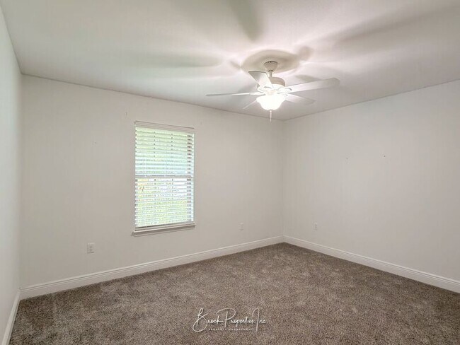 Building Photo - 6185 Autumn Pines Cir