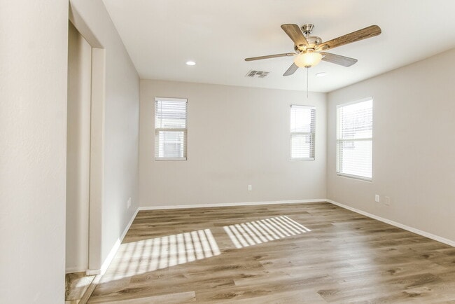 Building Photo - 16417 W Latham St