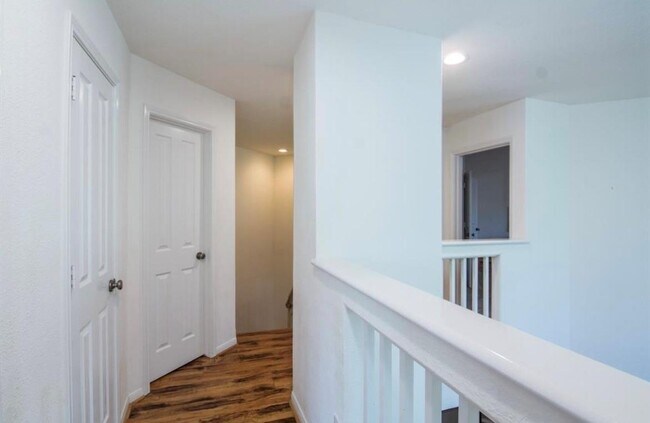 Building Photo - 81 Scarlet Woods Ct