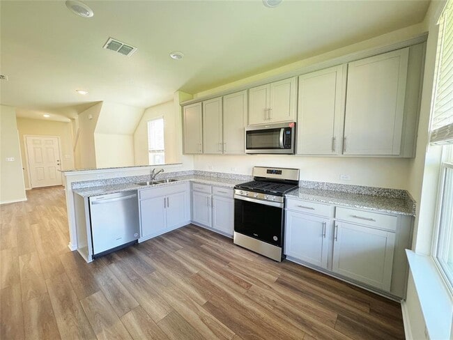 Building Photo - 596 Papaya Dr