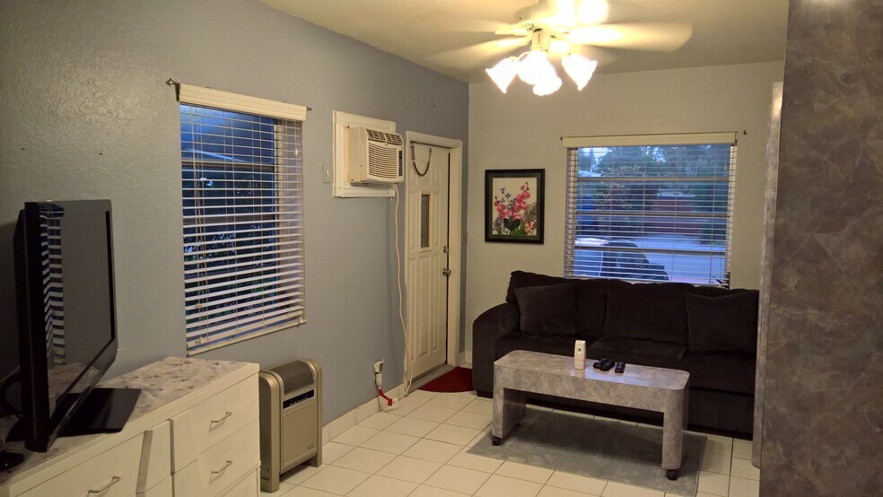 Building Photo - 1948 Roosevelt St