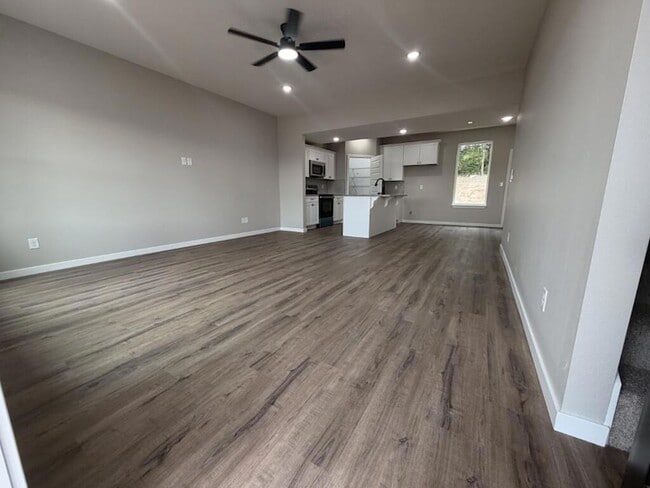 Building Photo - 939 Holstein Ln