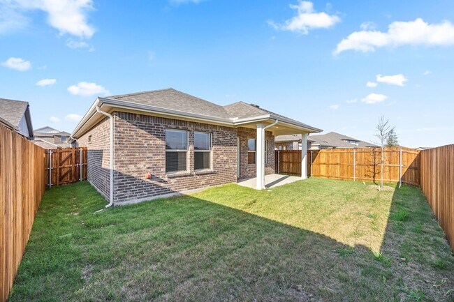 Building Photo - 607 Clover Crk Dr