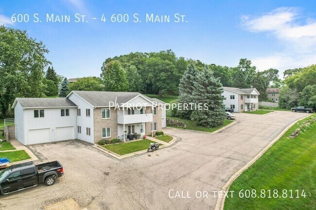 Building Photo - 2 bedroom/ 1 bath apartment in Deerfield, WI