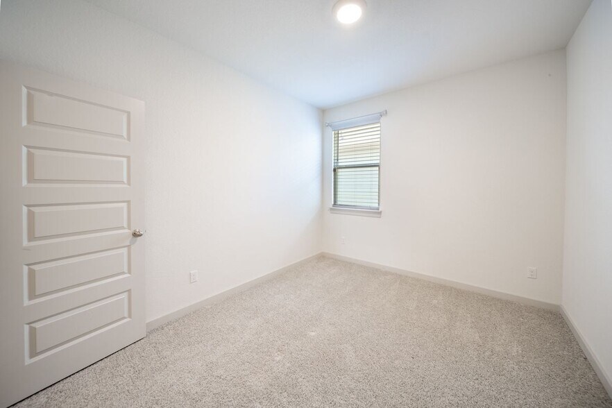 Building Photo - 119 Big Cypress Byu Rd