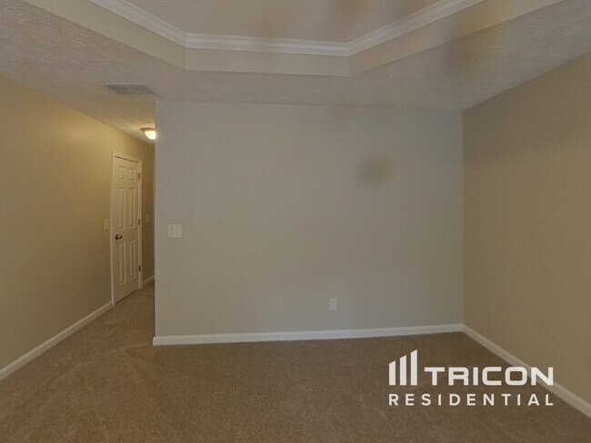 Building Photo - 10 Shadowbrook Ln