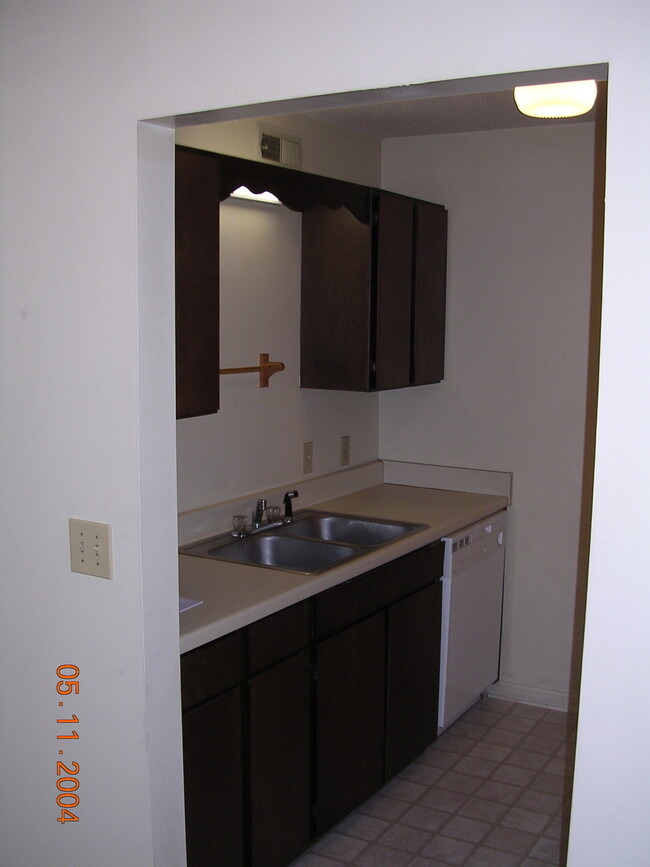 Building Photo - 703 S Chapman St