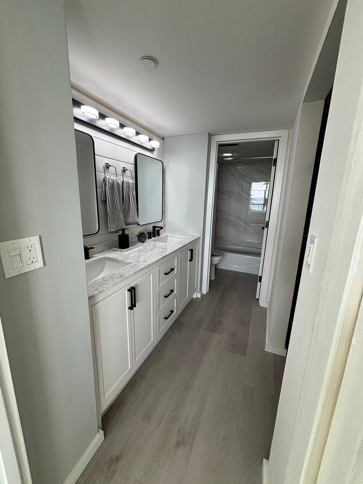 Building Photo - 8880 S Ocean Dr