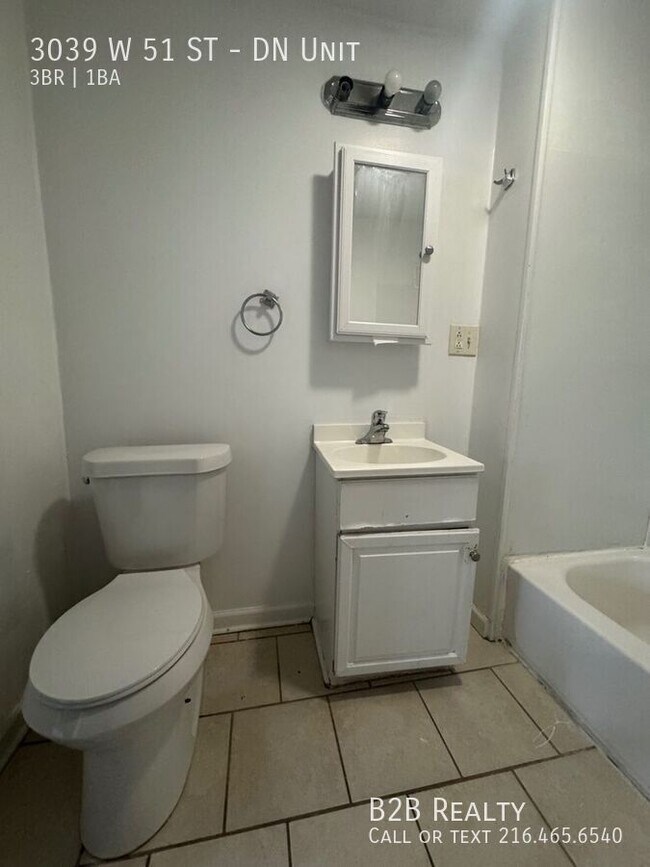Building Photo - 3039 W 51st St