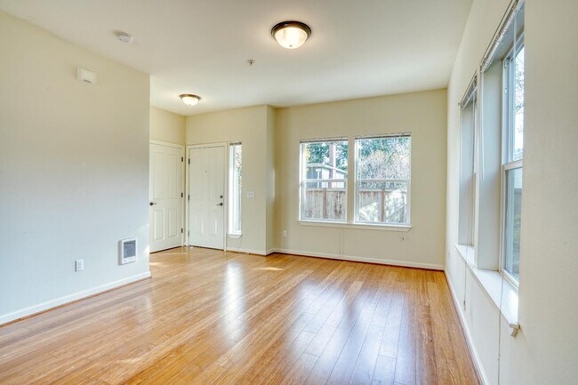 Building Photo - 8320 N Princeton St