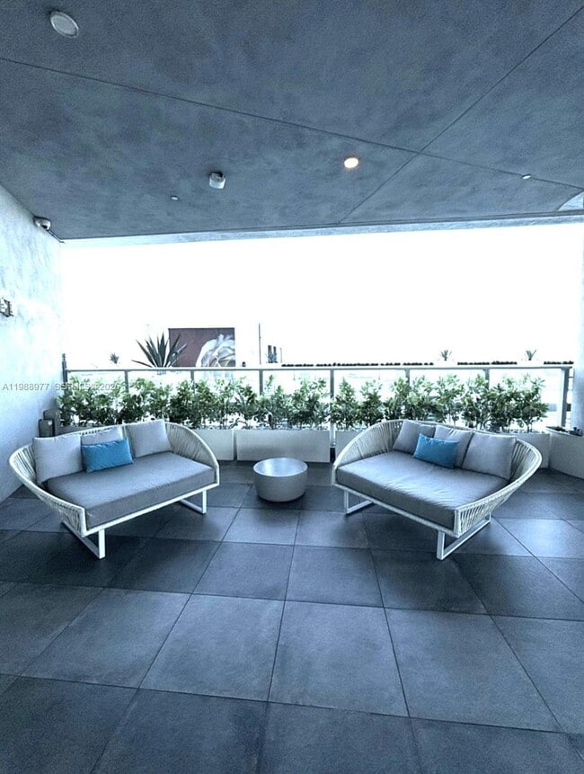 Building Photo - 2000 Metropica Wy