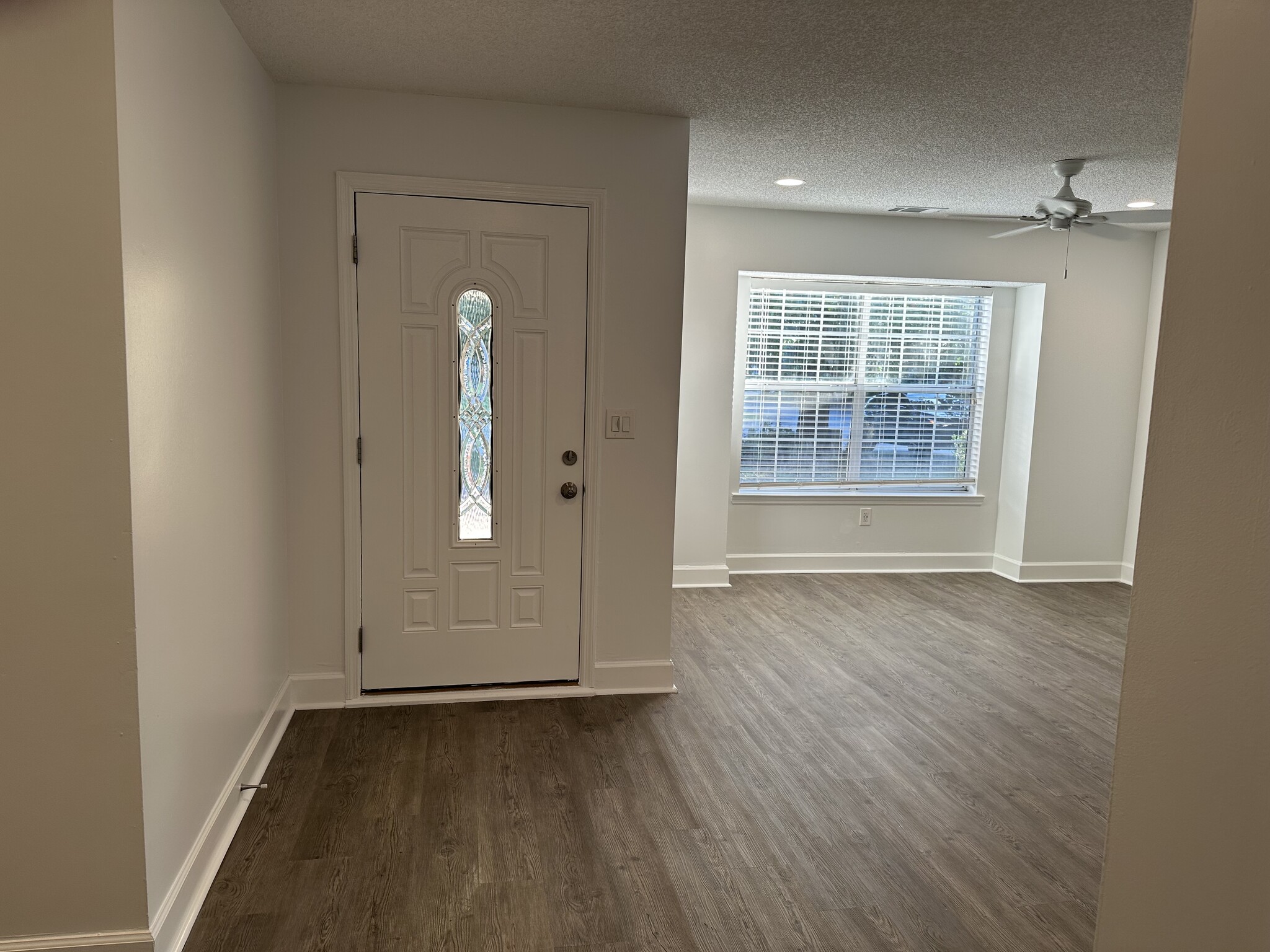 Building Photo - 8 Saint Ives Dr